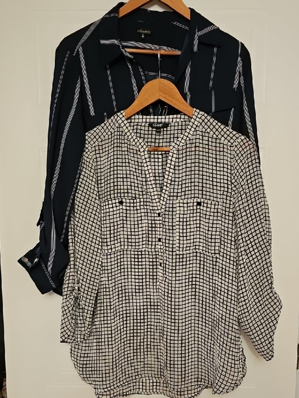2/25$ Women's Blouses - Size M - Picture 2 of 5